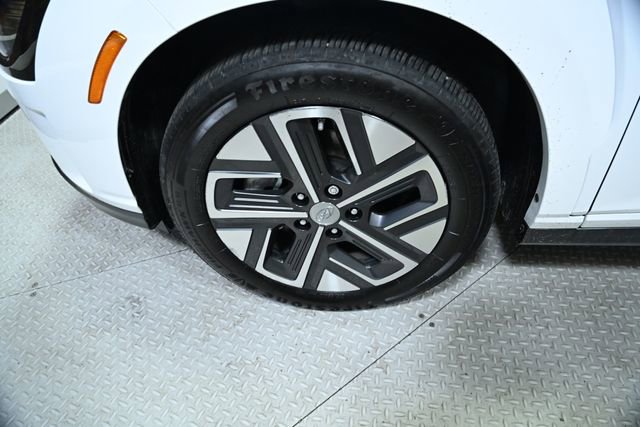 Used 2023 Hyundai Kona SE image 19