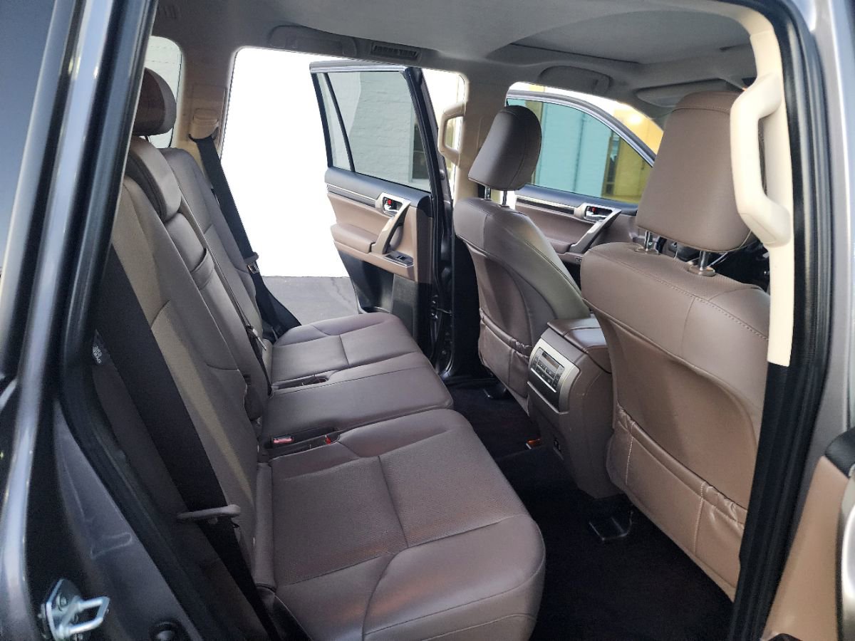 Used 2021 Lexus GX 460 Premium w/ Premium Package image 12