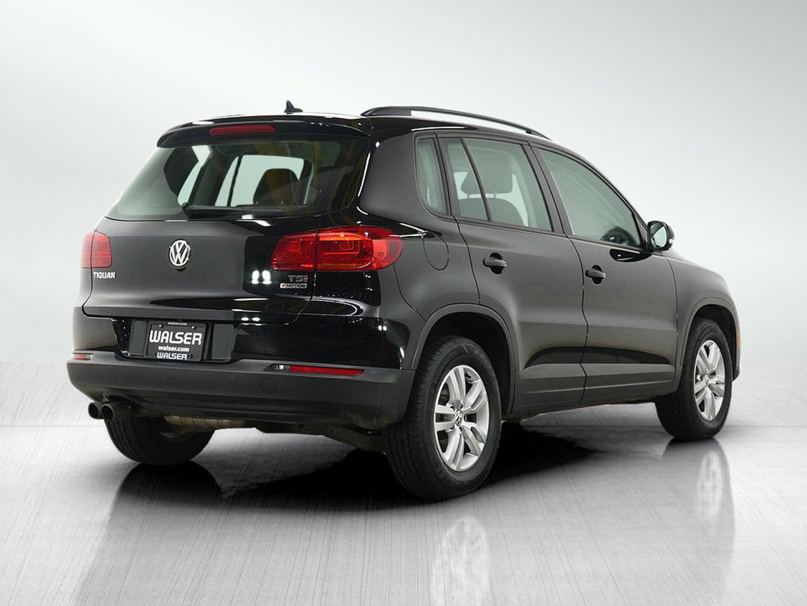 Used 2017 Volkswagen Tiguan S AWD/4WD image 5