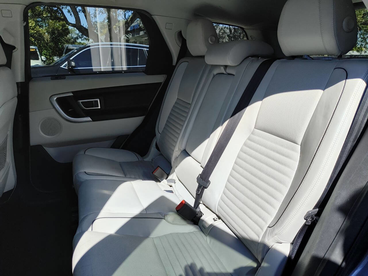 Used 2017 Land Rover Discovery Sport HSE image 38