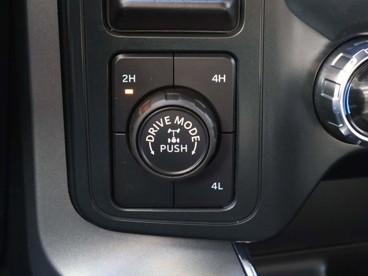 Used 2025 Ford F150 XLT w/ Equipment Group 301A Standard AWD/4WD image 17