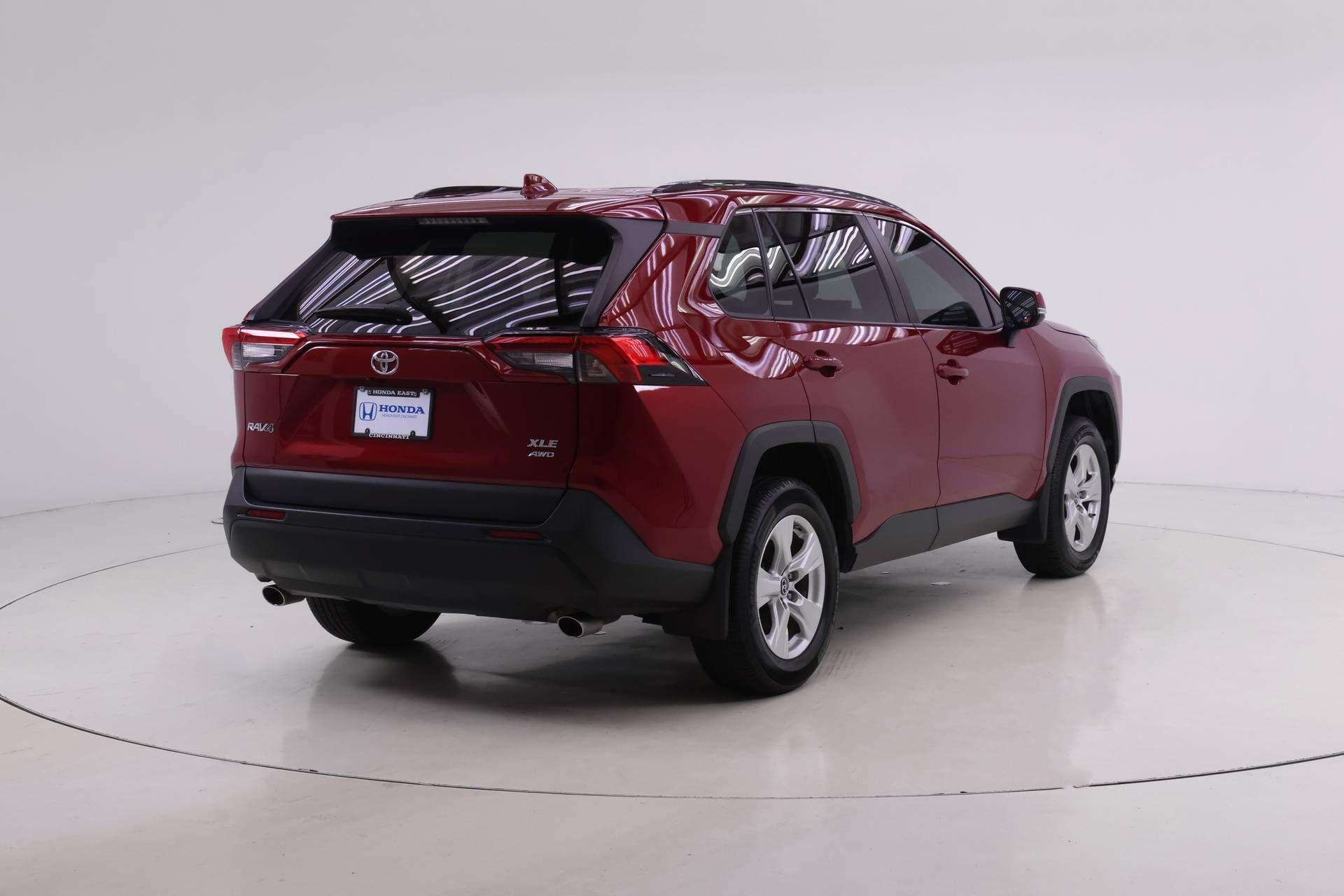Used 2019 Toyota RAV4 XLE w/ Convenience Package AWD/4WD image 2