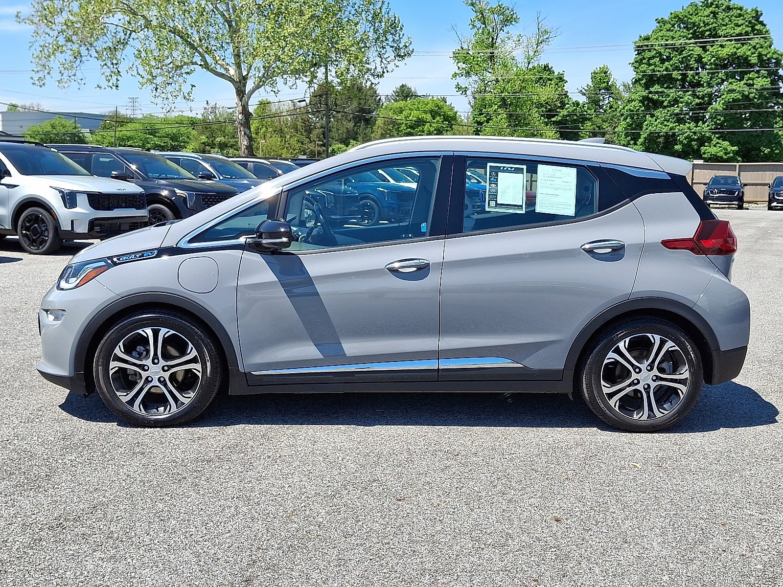 Used 2020 Chevrolet Bolt Premier w/ Infotainment Package FWD image 8