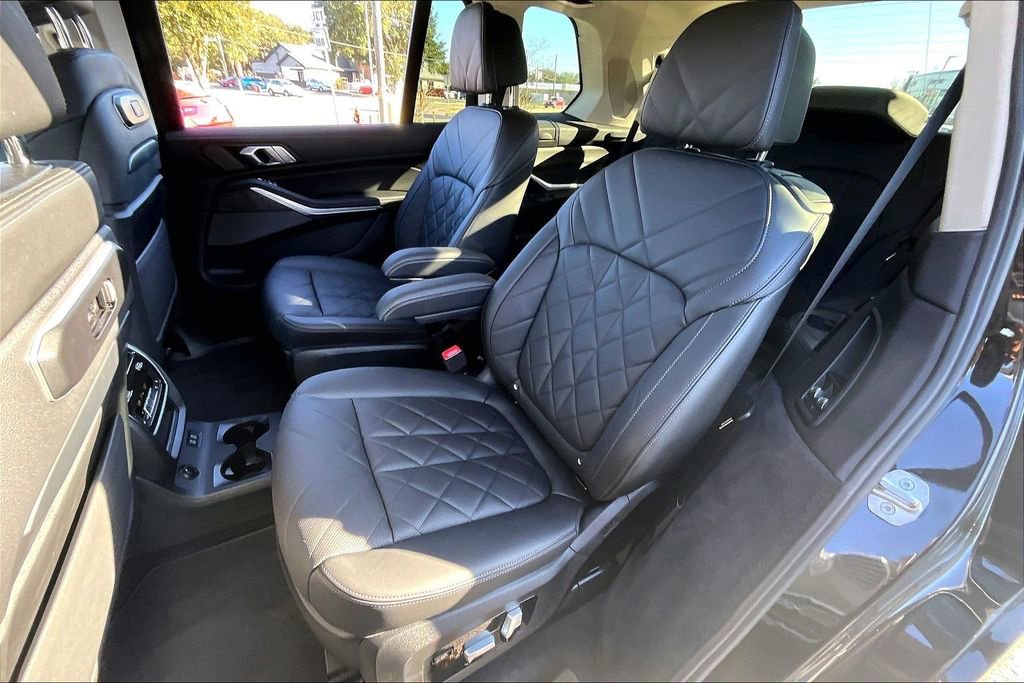Used 2023 BMW X7 xDrive40i w/ Premium Package image 19
