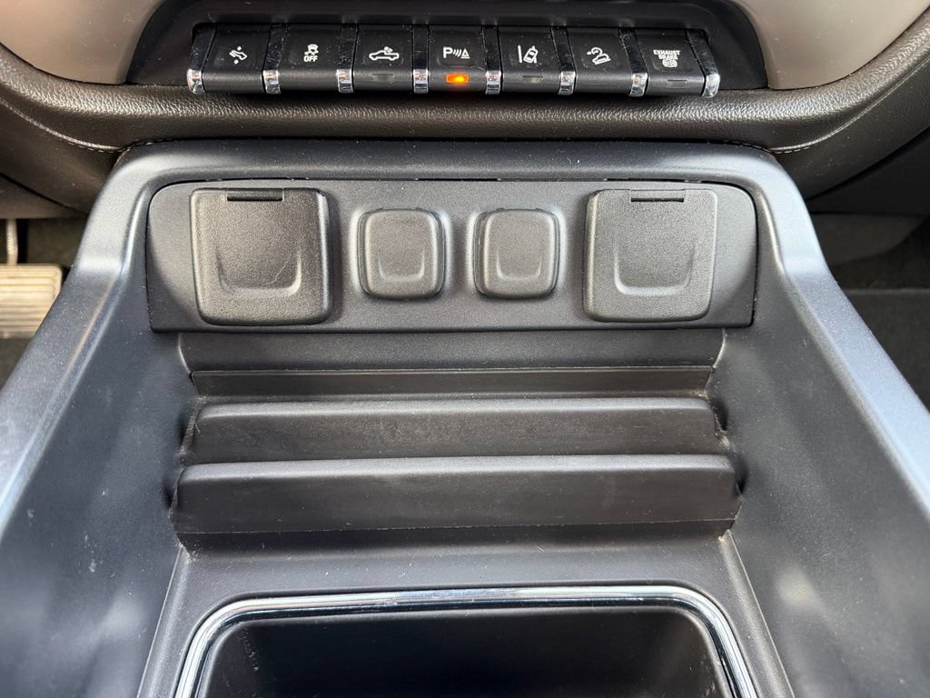 Used 2018 GMC Sierra 2500 Denali w/ Duramax Plus Package AWD/4WD image 17