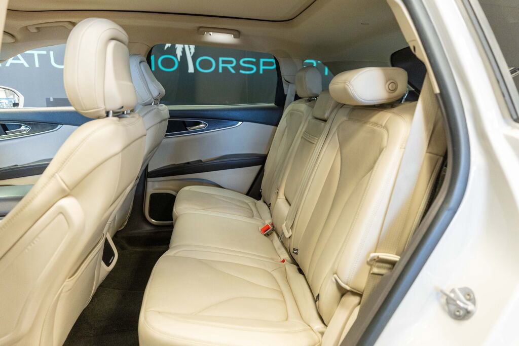 Used 2020 Lincoln Nautilus Reserve image 13