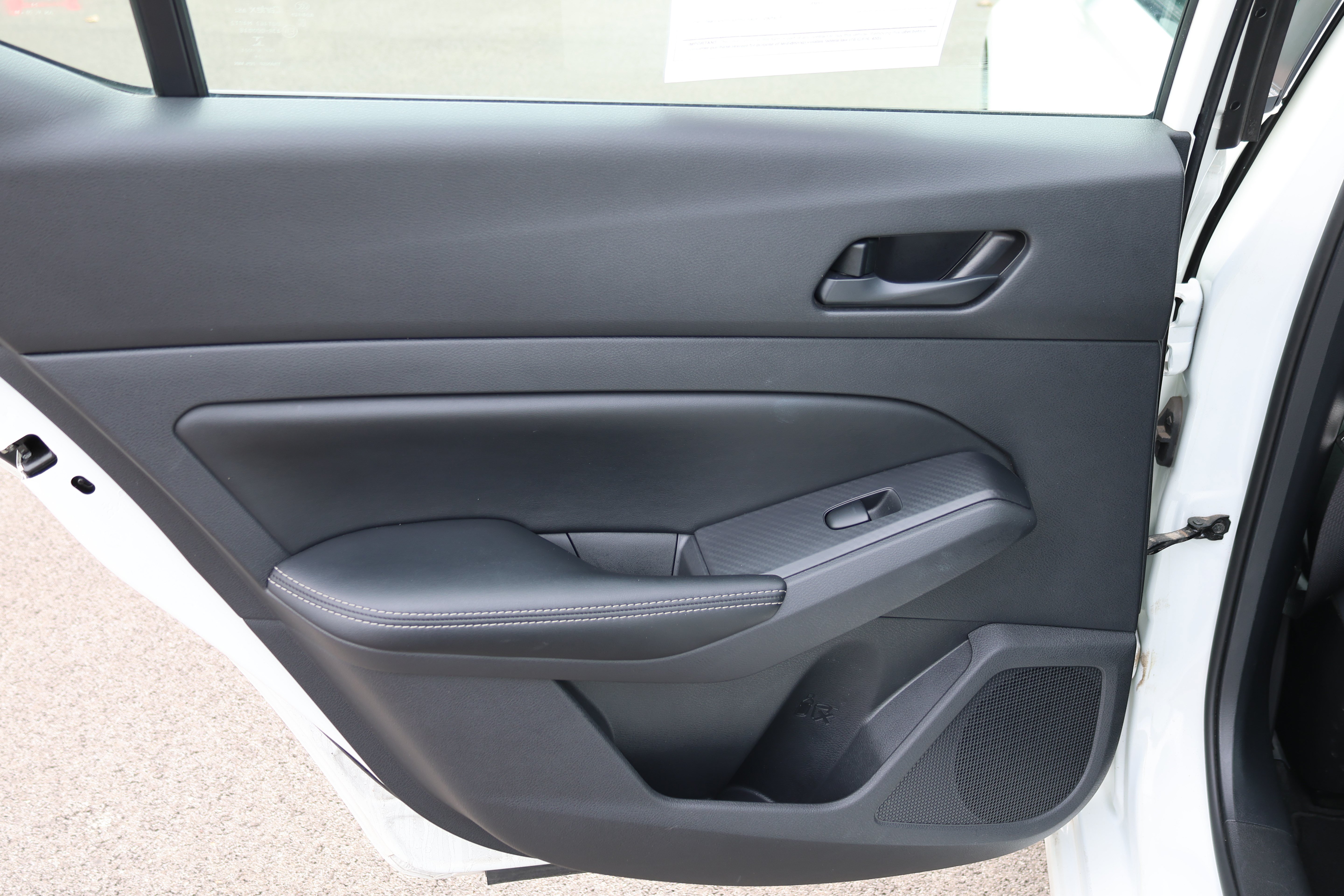 Used 2025 Nissan Altima 2.5 SV FWD image 14