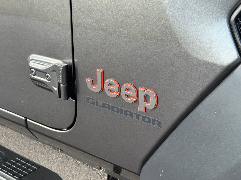 Used 2020 Jeep Gladiator Mojave w/ Dual Top Group AWD/4WD image 17