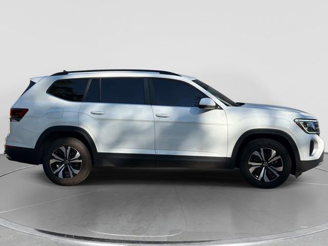 Used 2024 Volkswagen Atlas SE AWD/4WD image 2
