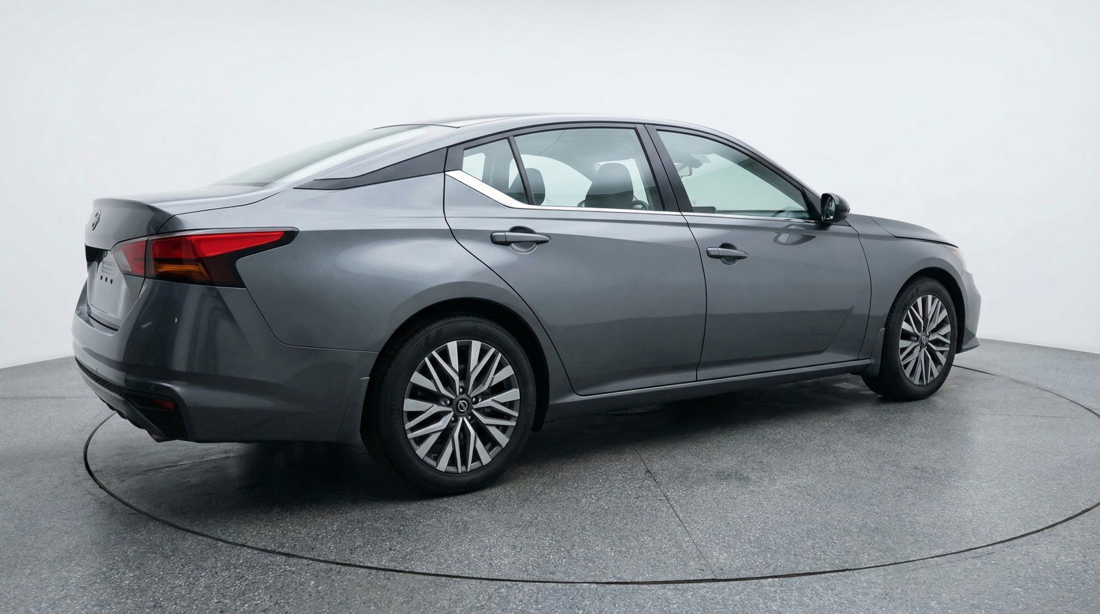 Used 2025 Nissan Altima 2.5 SV image 9