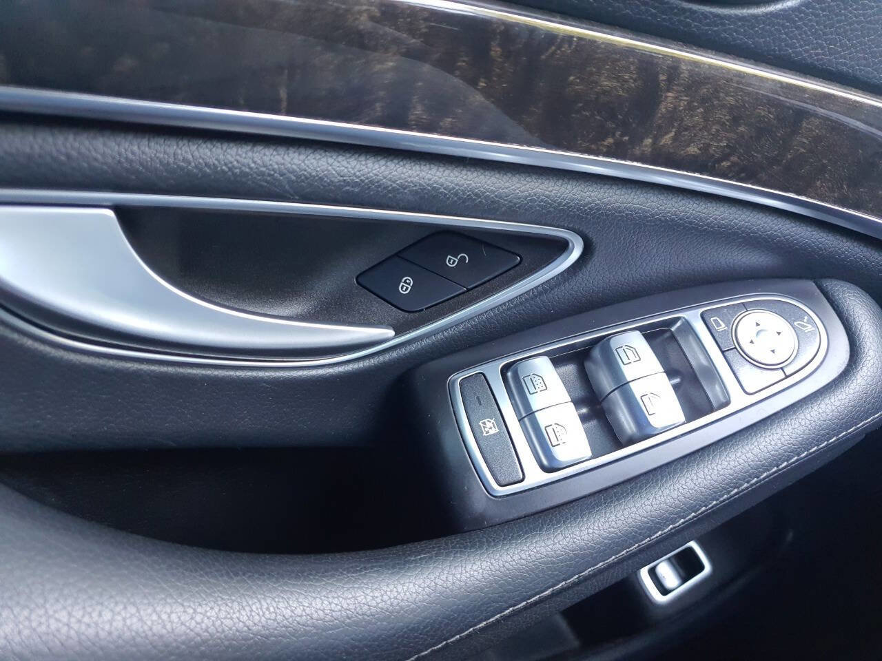 Used 2017 Mercedes-Benz S 550 4MATIC Sedan image 43