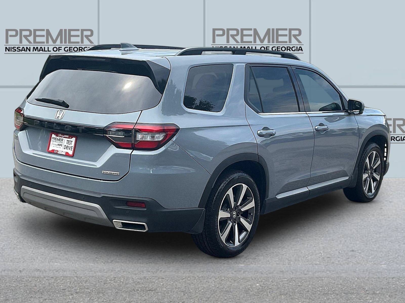Used 2025 Honda Pilot Touring image 7