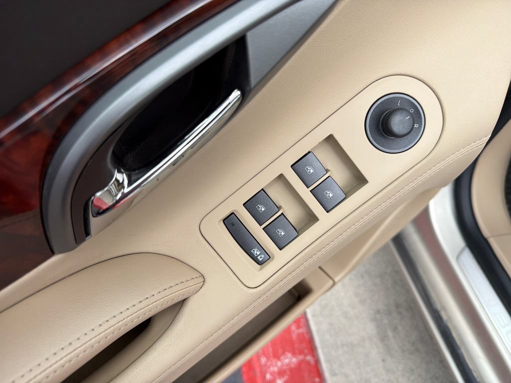 Used 2013 Buick LaCrosse Leather FWD image 11