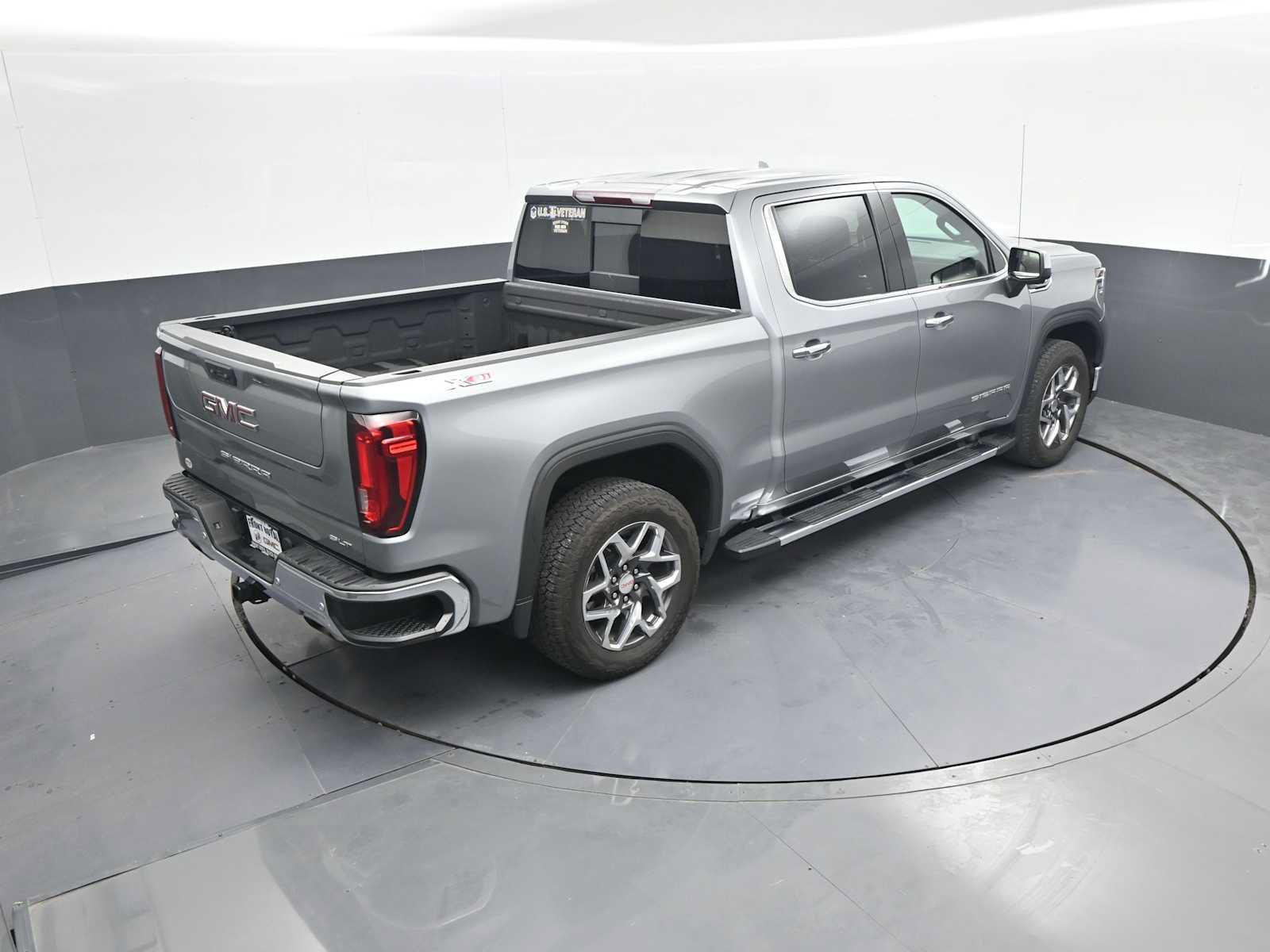 Used 2024 GMC Sierra 1500 SLT w/ SLT Premium Plus Package AWD/4WD image 39