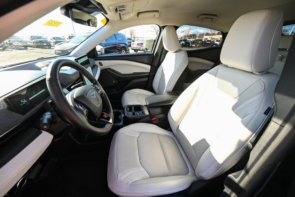 Certified 2025 Ford Mustang Mach-E Premium image 19