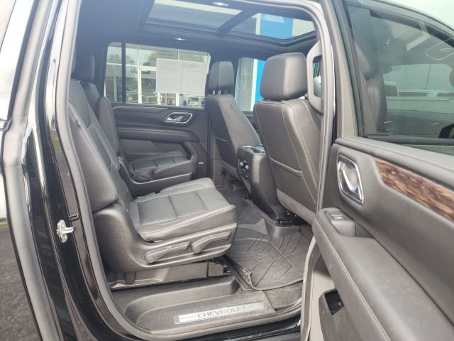 Used 2021 Chevrolet Suburban Z71 w/ Z71 Signature Package AWD/4WD image 22