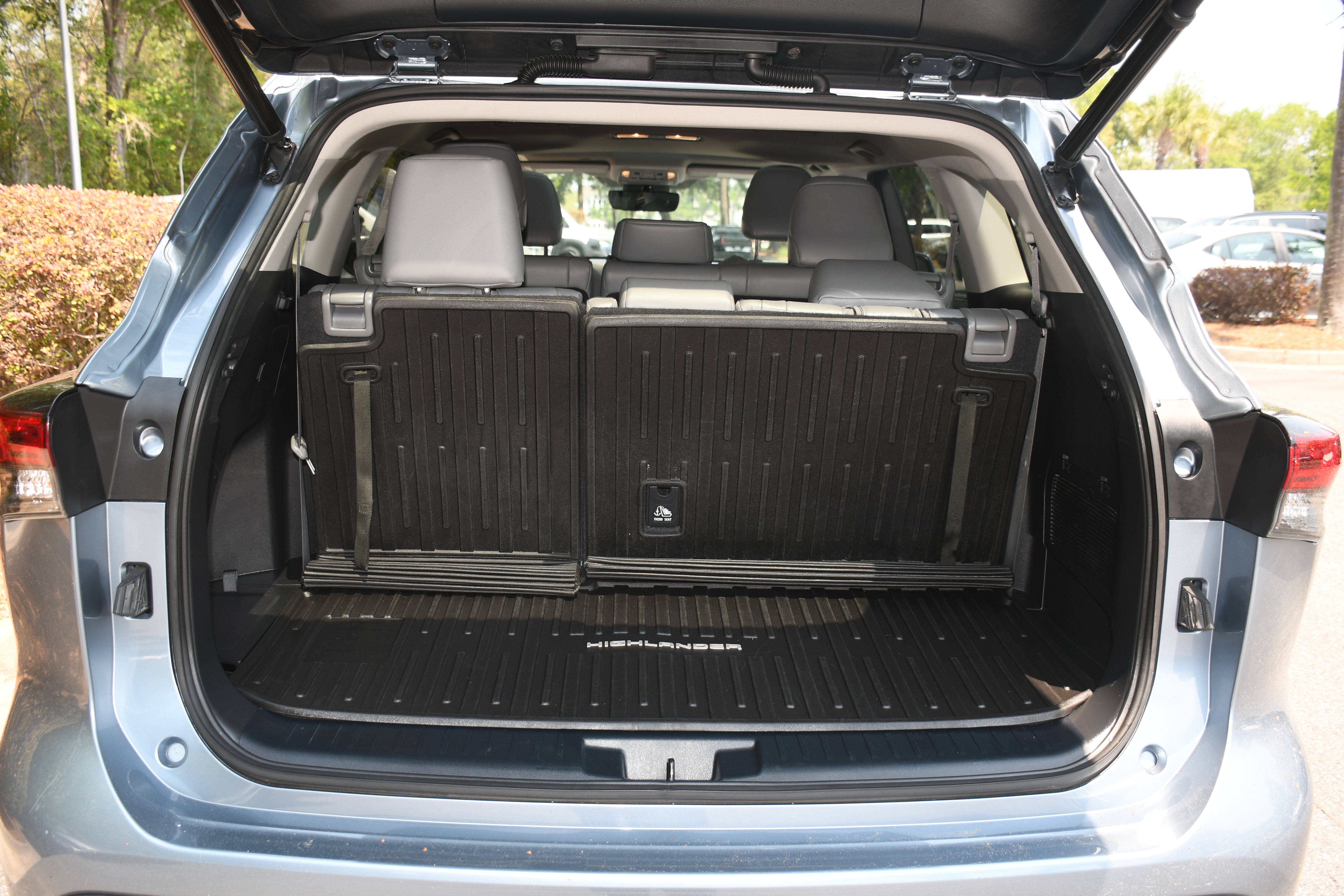 Used 2022 Toyota Highlander XLE FWD image 18
