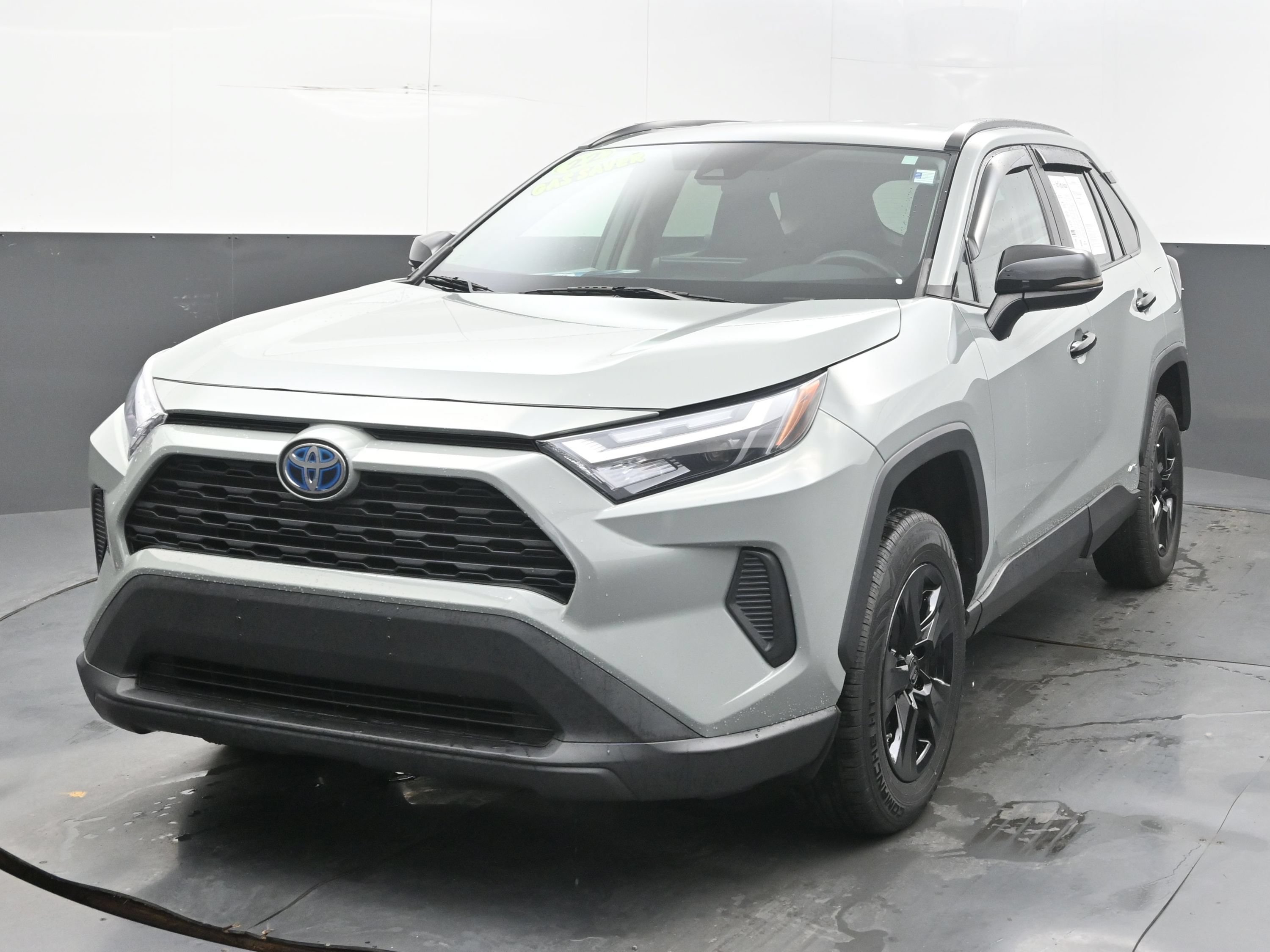 Used 2022 Toyota RAV4 XLE AWD/4WD image 3