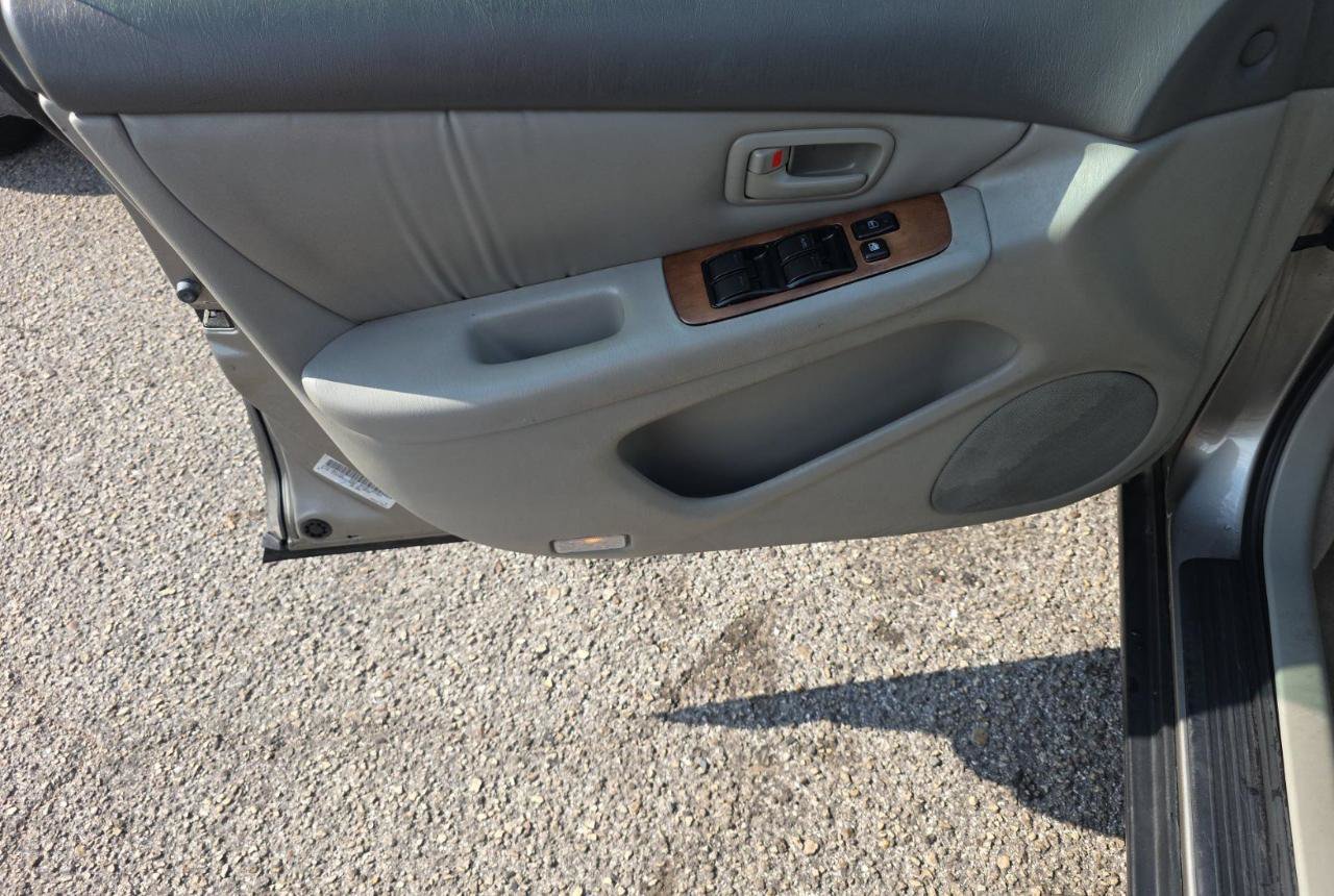 Used 1998 Lexus ES 330 FWD image 9