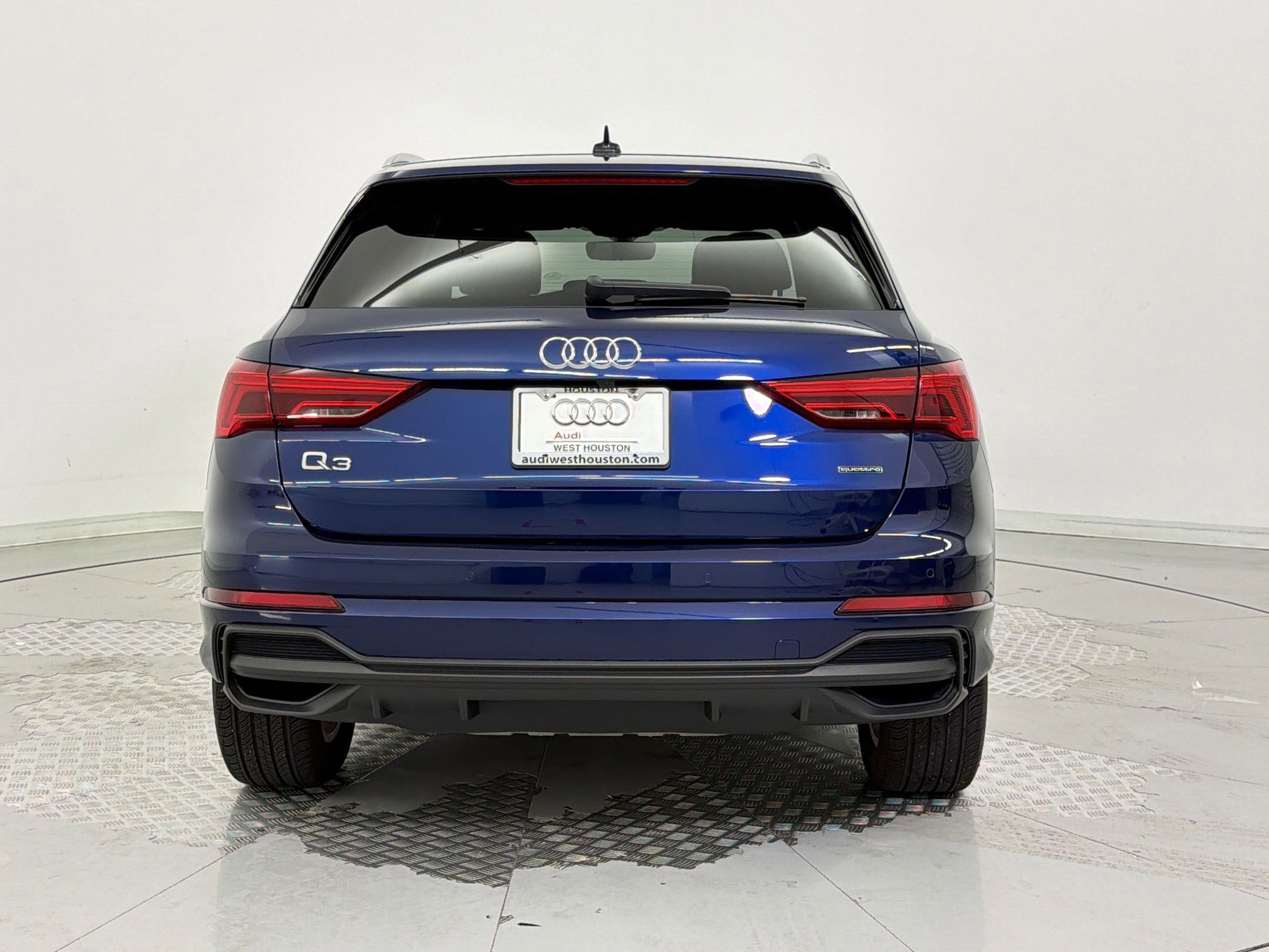 Certified 2025 Audi Q3 2.0T Premium w/ Convenience Package AWD/4WD image 10