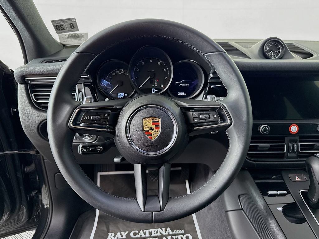 Certified 2025 Porsche Macan AWD/4WD image 12