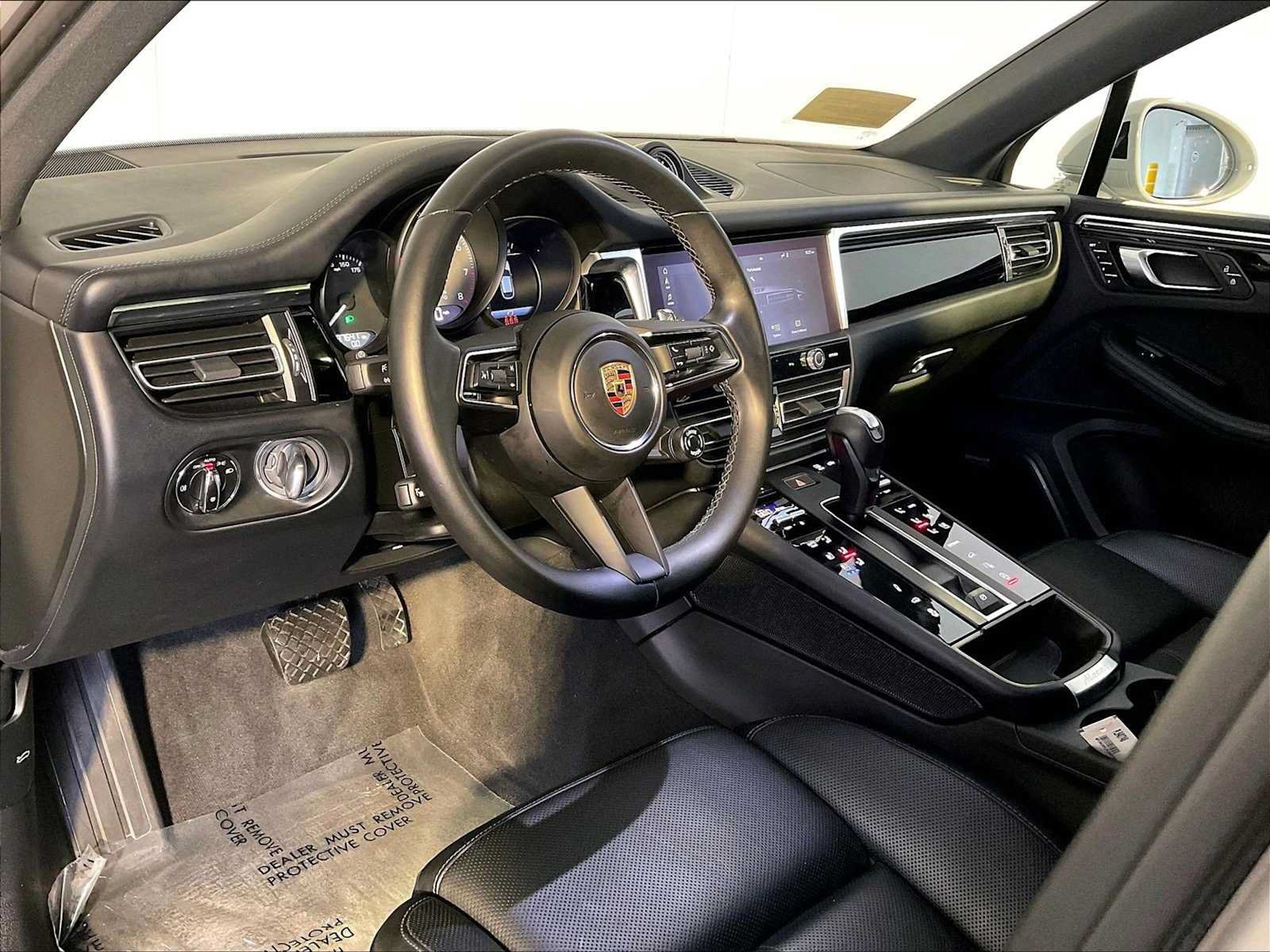 Certified 2023 Porsche Macan S AWD/4WD image 4