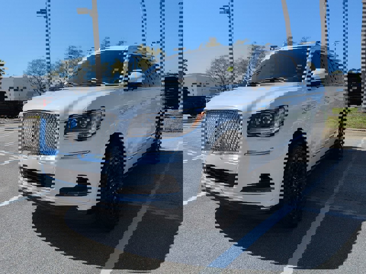 Certified 2023 Lincoln Navigator L Reserve image 8
