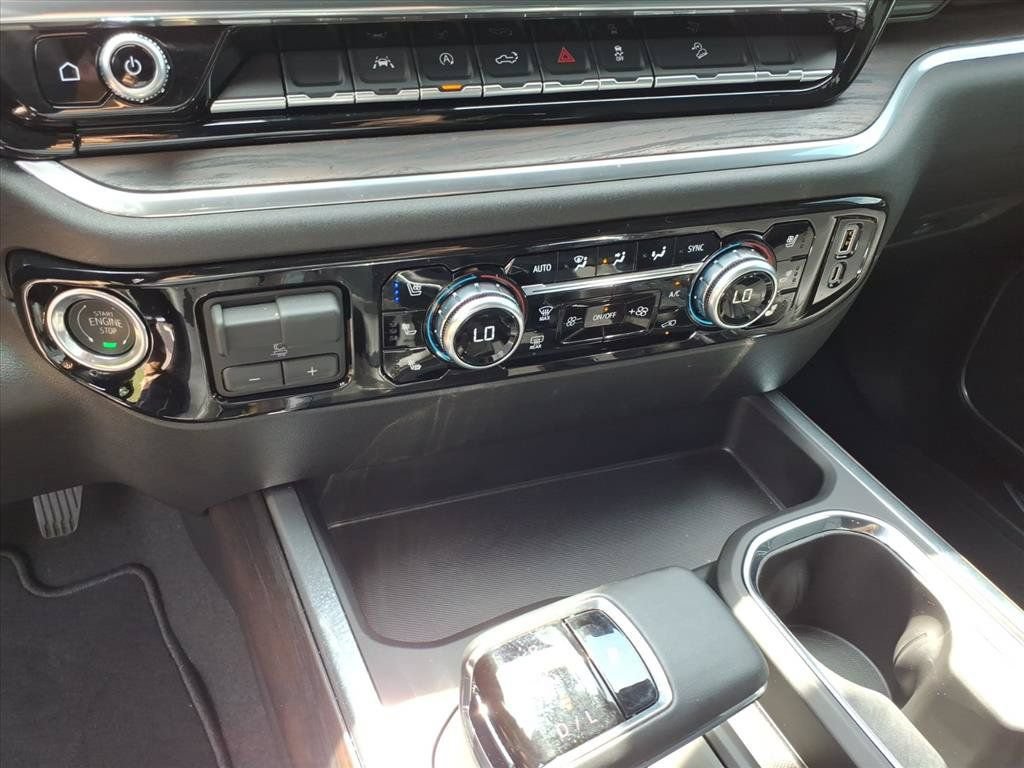 Used 2026 GMC Sierra 1500 SLT w/ SLT Convenience Package AWD/4WD image 32