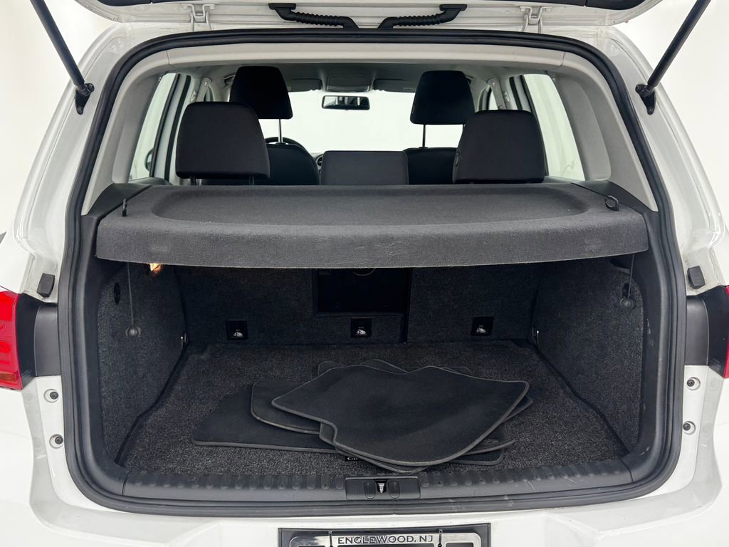 Used 2017 Volkswagen Tiguan S image 34