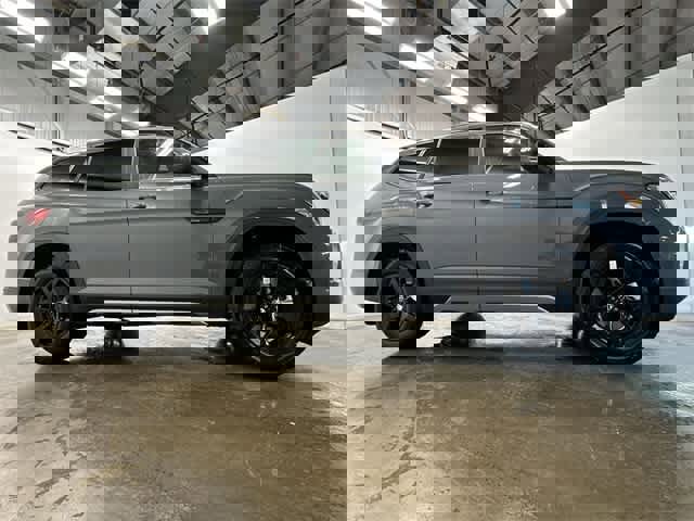 New 2025 Volkswagen Atlas Peak Edition SE image 3