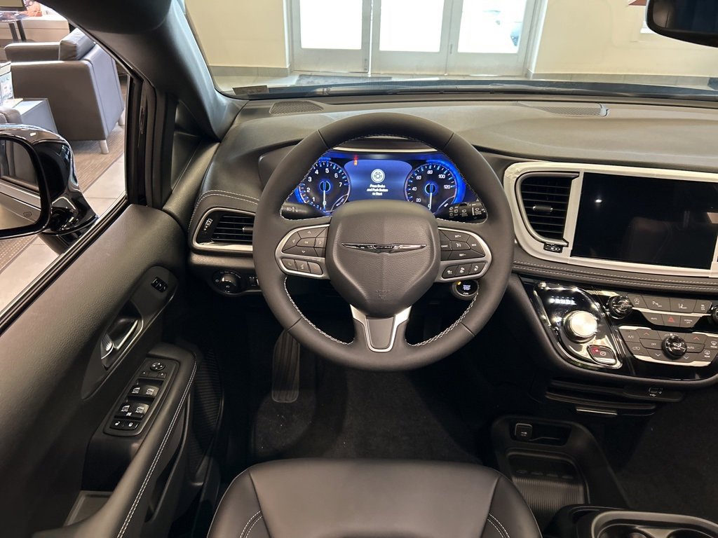 New 2026 Chrysler Pacifica Select image 17