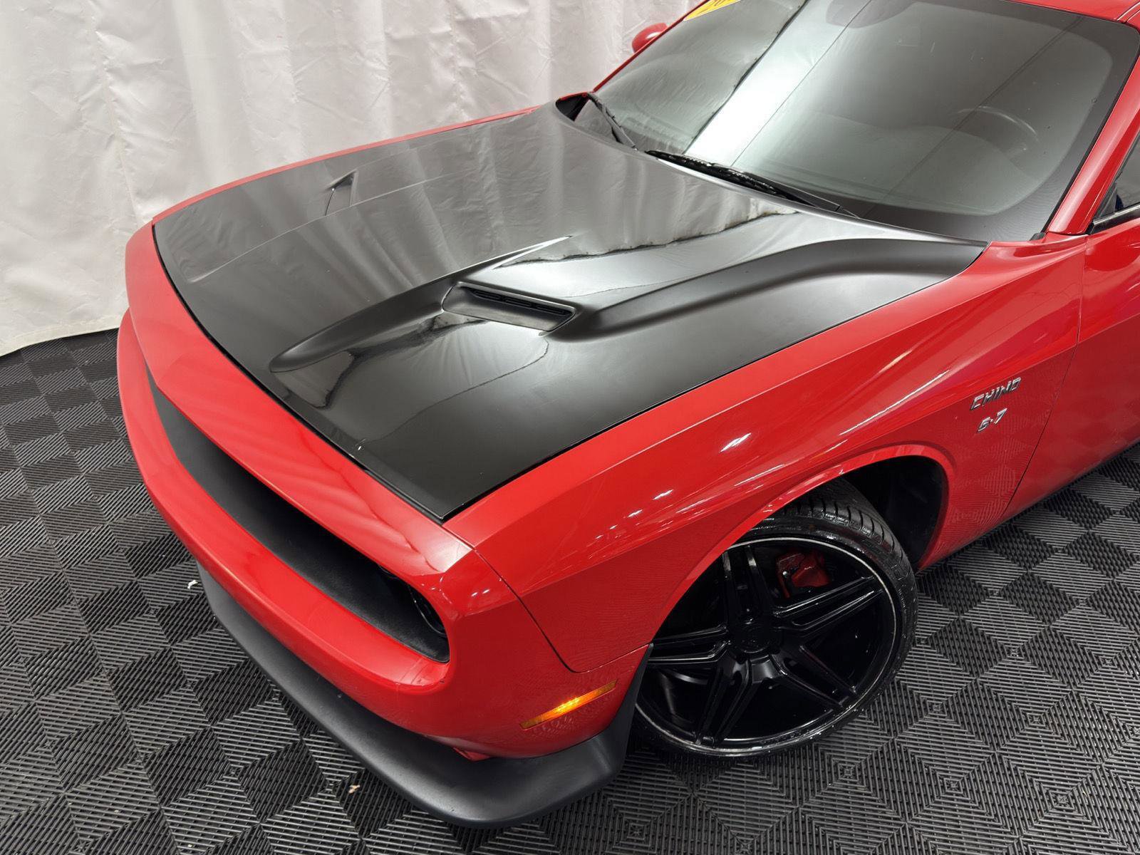Used 2021 Dodge Challenger SXT image 4