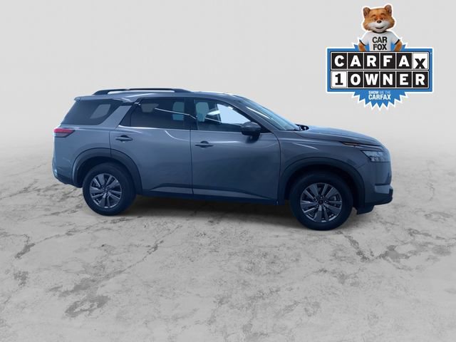 Used 2025 Nissan Pathfinder SV image 2