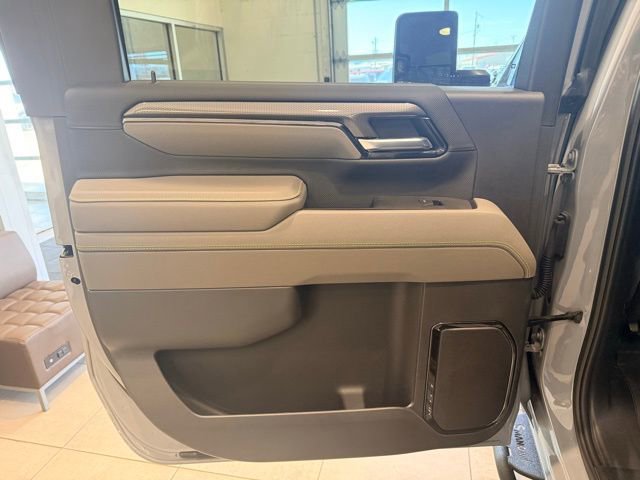 Used 2025 Chevrolet Silverado 2500 ZR2 w/ Technology Package image 18