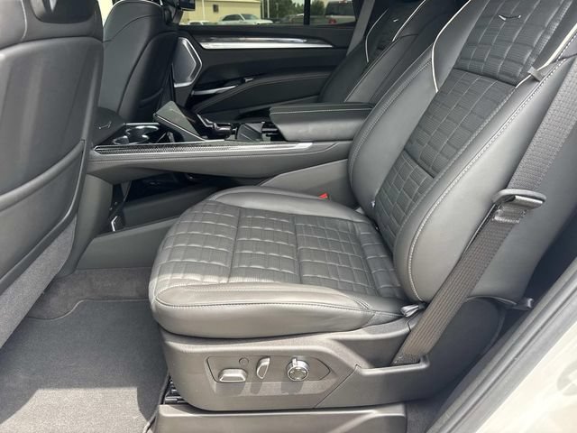 Used 2025 Cadillac Escalade V AWD/4WD image 16