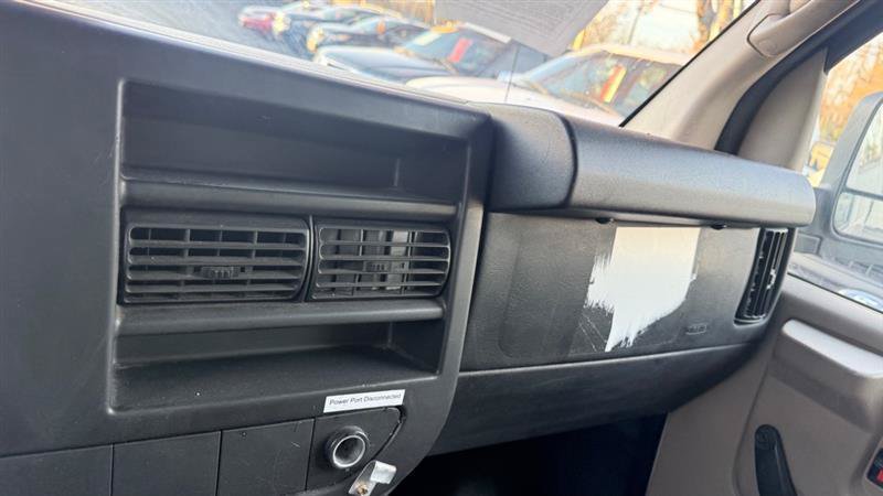 Used 2011 Chevrolet Express 2500 RWD image 17
