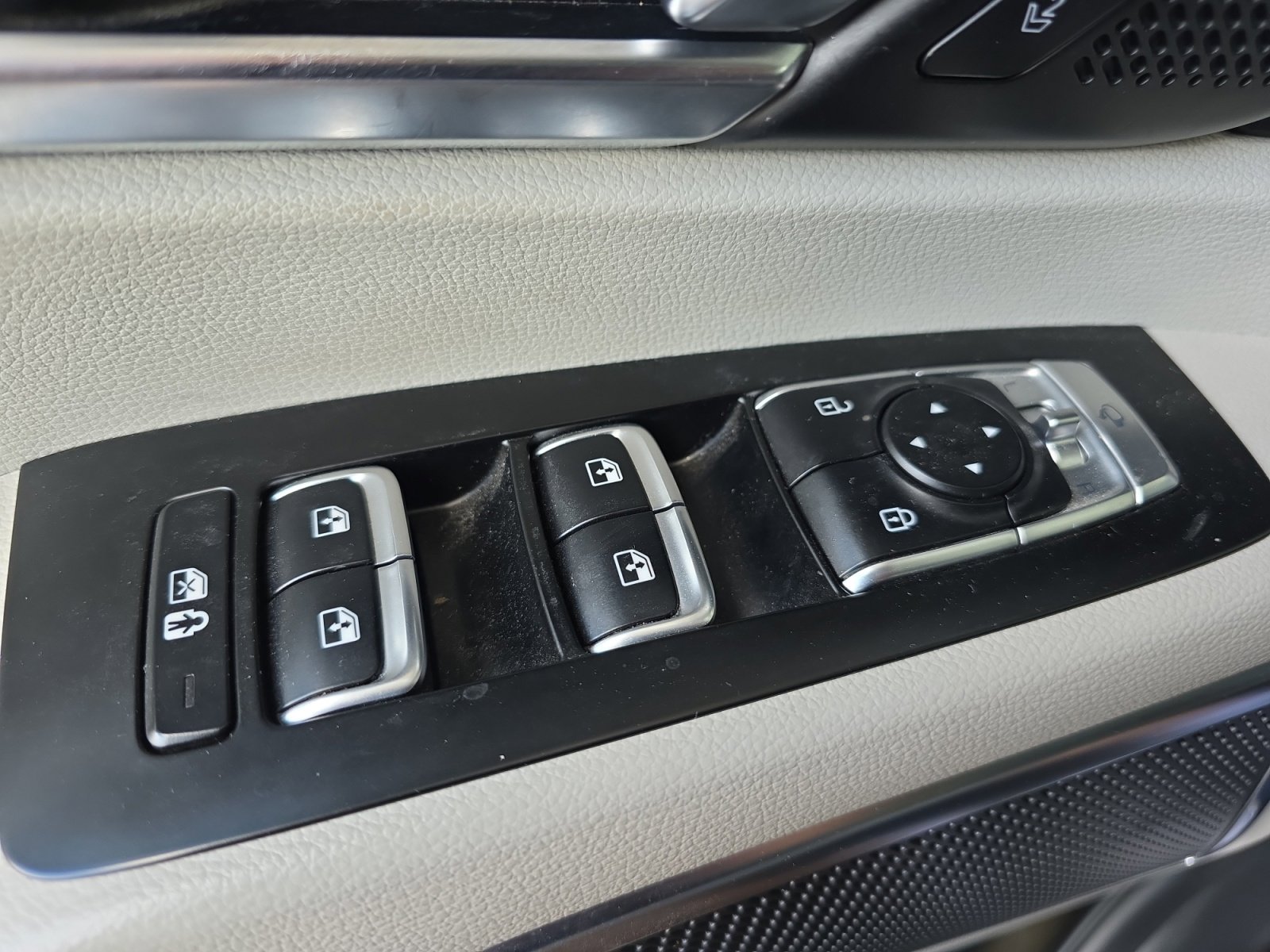 Certified 2022 Kia Telluride SX w/ Towing Package FWD image 27