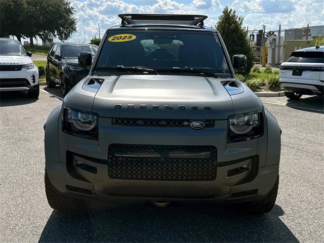 Used 2025 Land Rover Defender 110 image 10