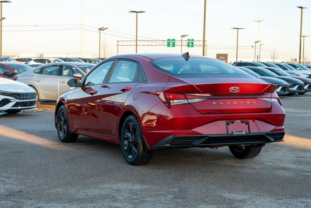 Certified 2023 Hyundai Elantra SEL w/ Preferred Accessory Package image 5