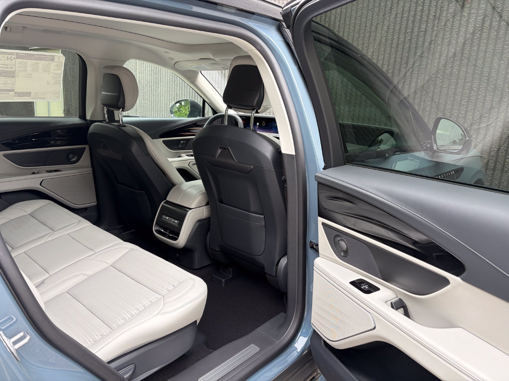 New 2026 Lincoln Nautilus Reserve w/ Jet Appearance Package AWD/4WD image 23