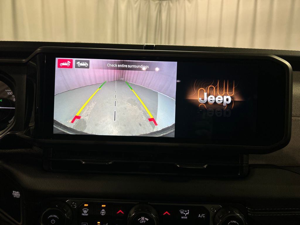 Used 2025 Jeep Wrangler Unlimited Sahara AWD/4WD image 18