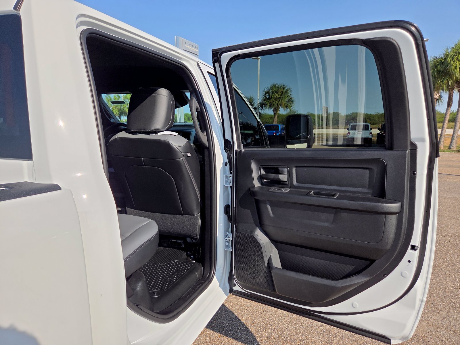 New 2026 RAM 3500 Tradesman w/ Chrome Appearance Group A AWD/4WD image 20