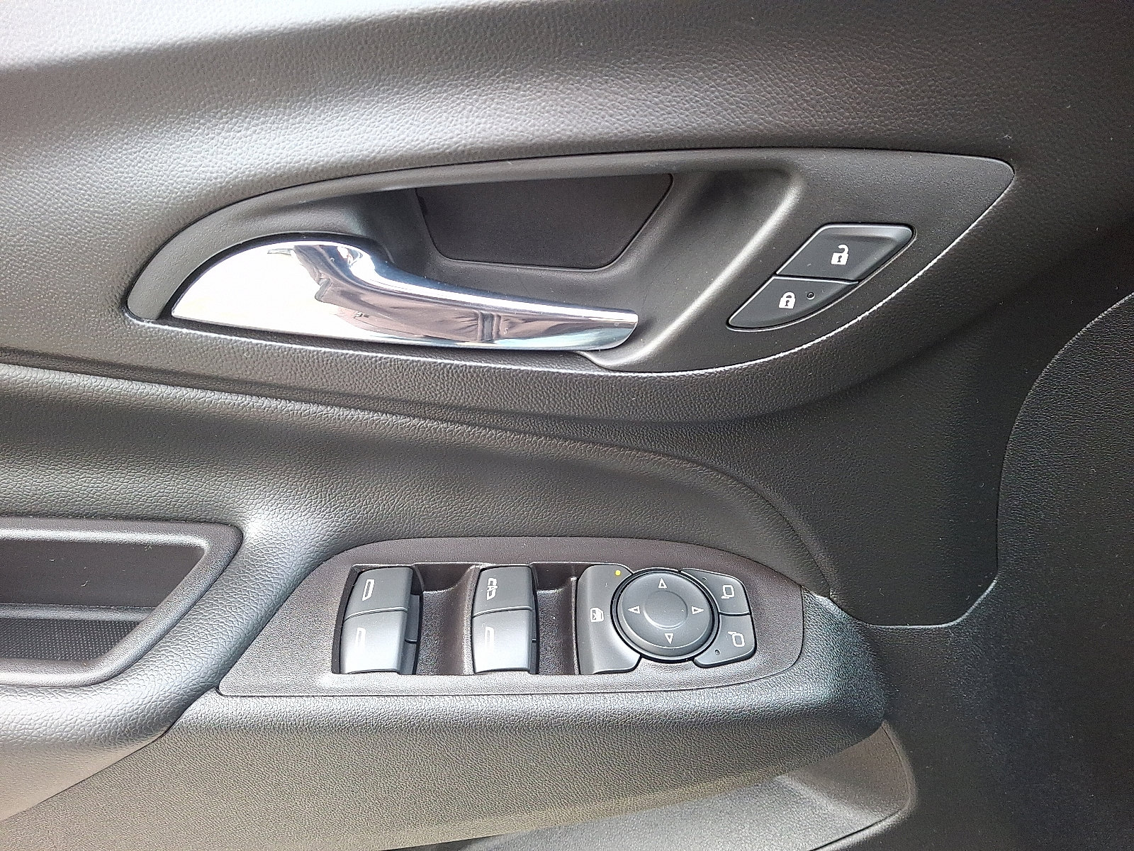 Used 2020 Chevrolet Equinox LT image 14