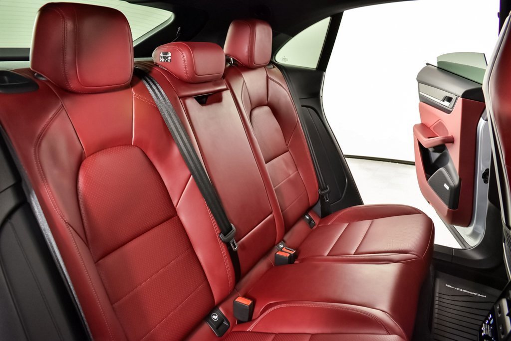 Certified 2025 Porsche Macan 4S Electric w/ Premium Package image 23