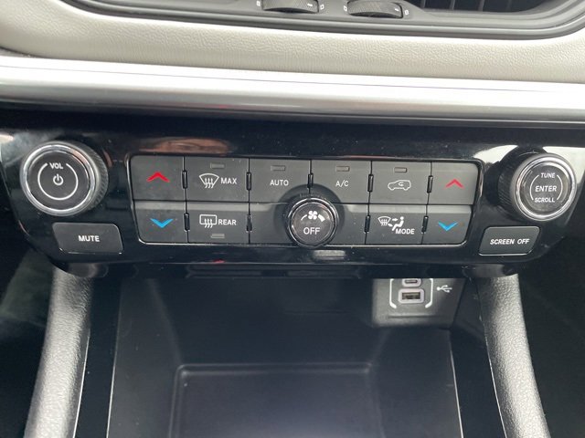 Used 2025 Jeep Compass Limited image 28