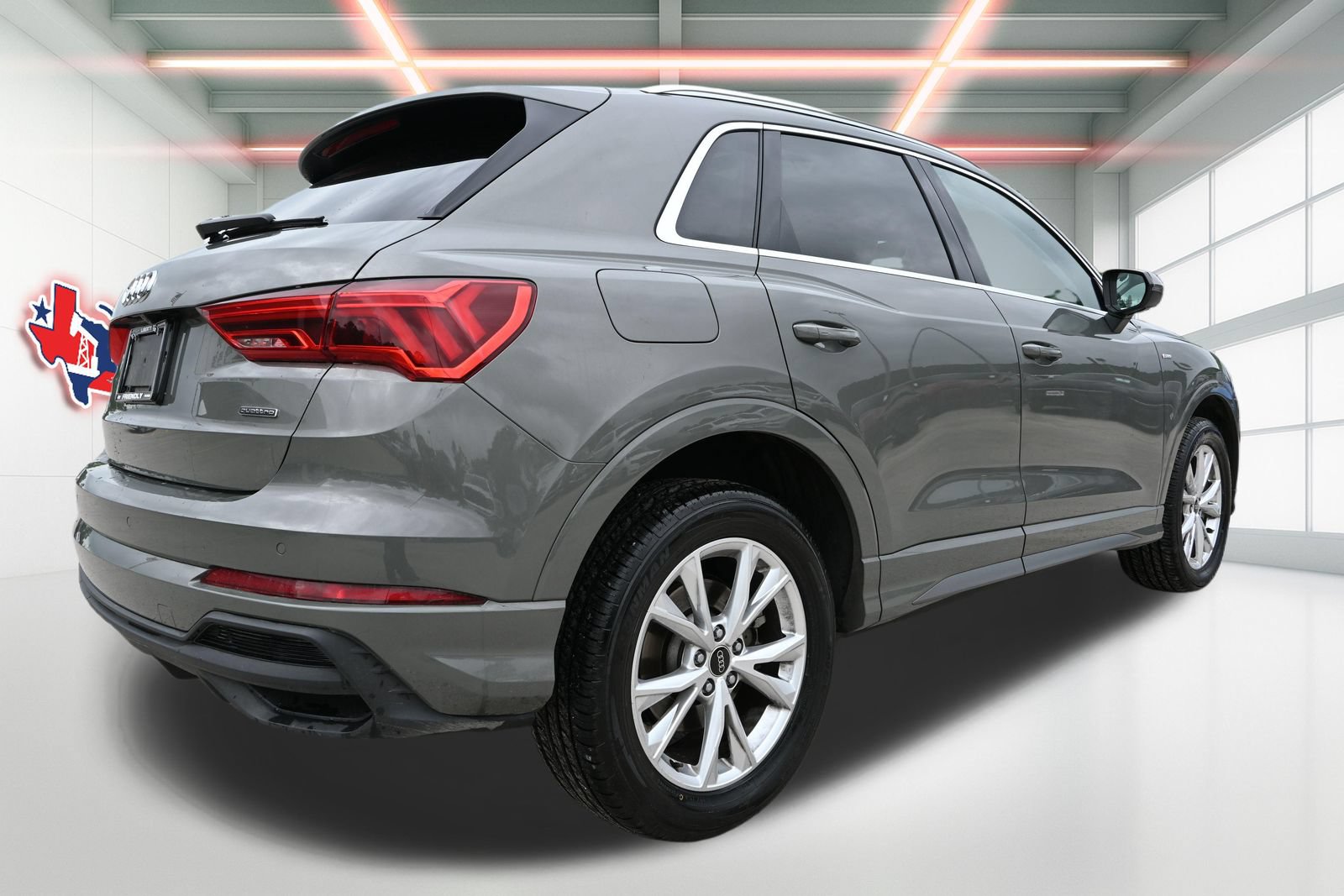 Used 2023 Audi Q3 2.0T Premium AWD/4WD image 3