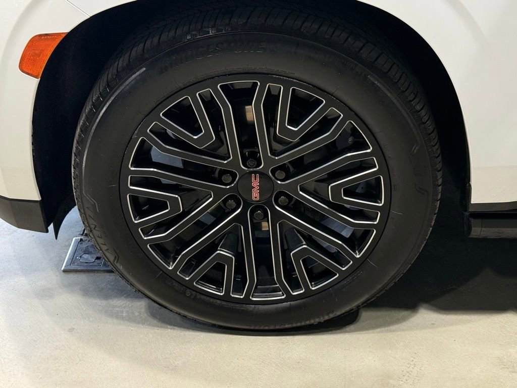 Used 2021 GMC Yukon Denali w/ Denali Ultimate Package image 9