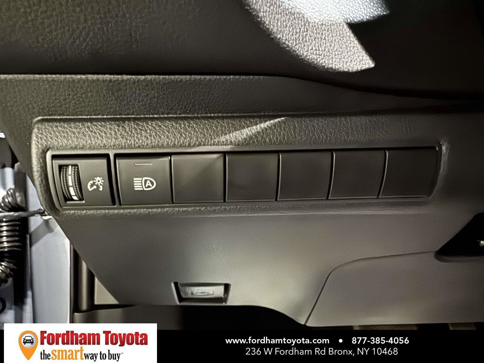 Used 2023 Toyota Corolla SE FWD image 18