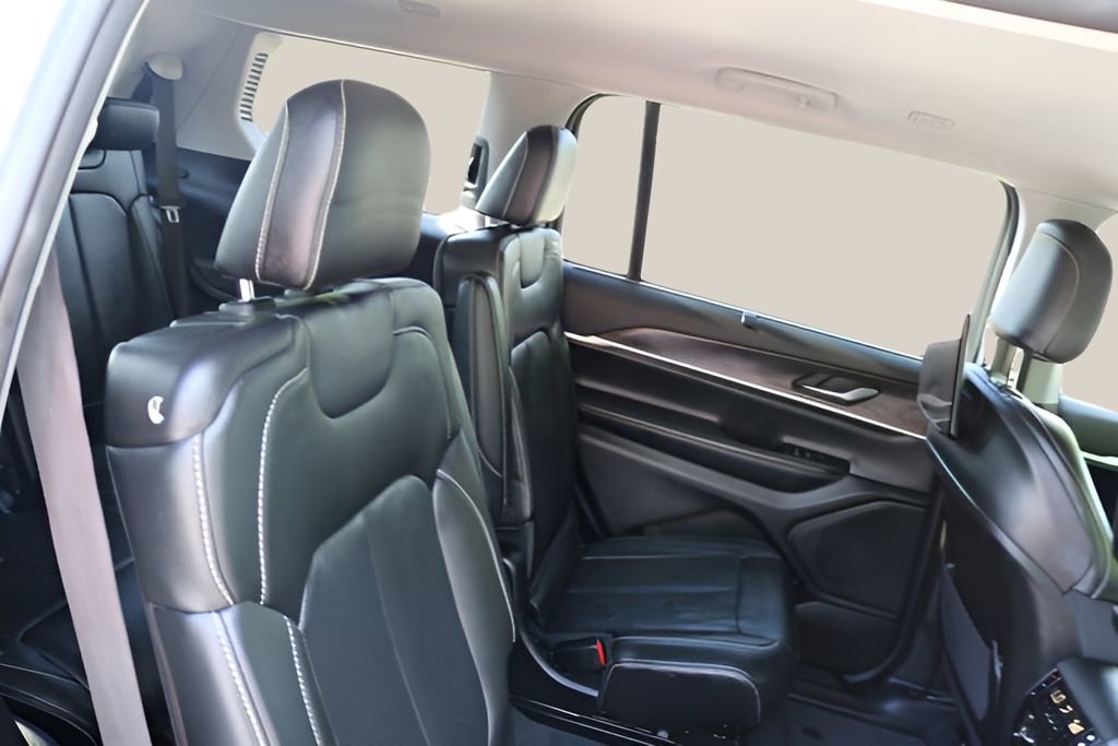 Used 2023 Jeep Grand Cherokee L Limited w/ Luxury Tech Group II AWD/4WD image 20