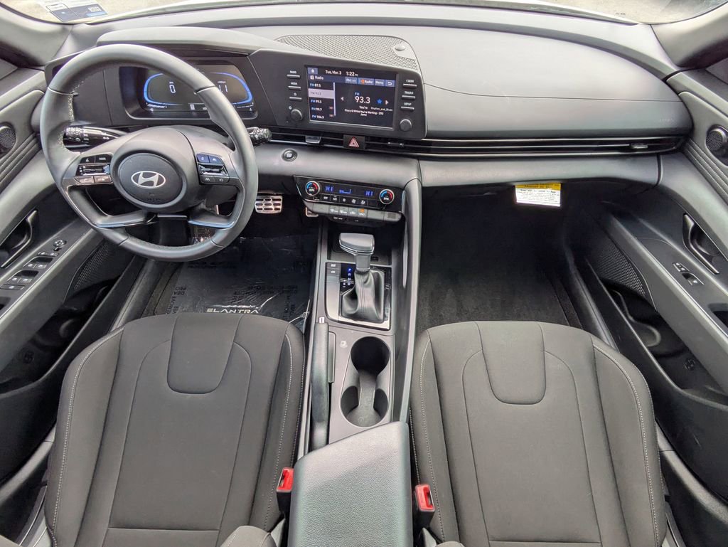 Certified 2025 Hyundai Elantra Sport image 13